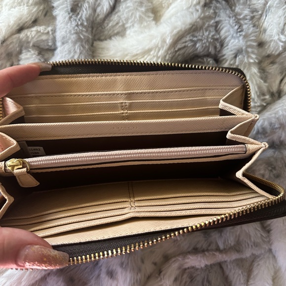 Coach monogram zipper wallet-used like new condition - Picture 8 of 10
